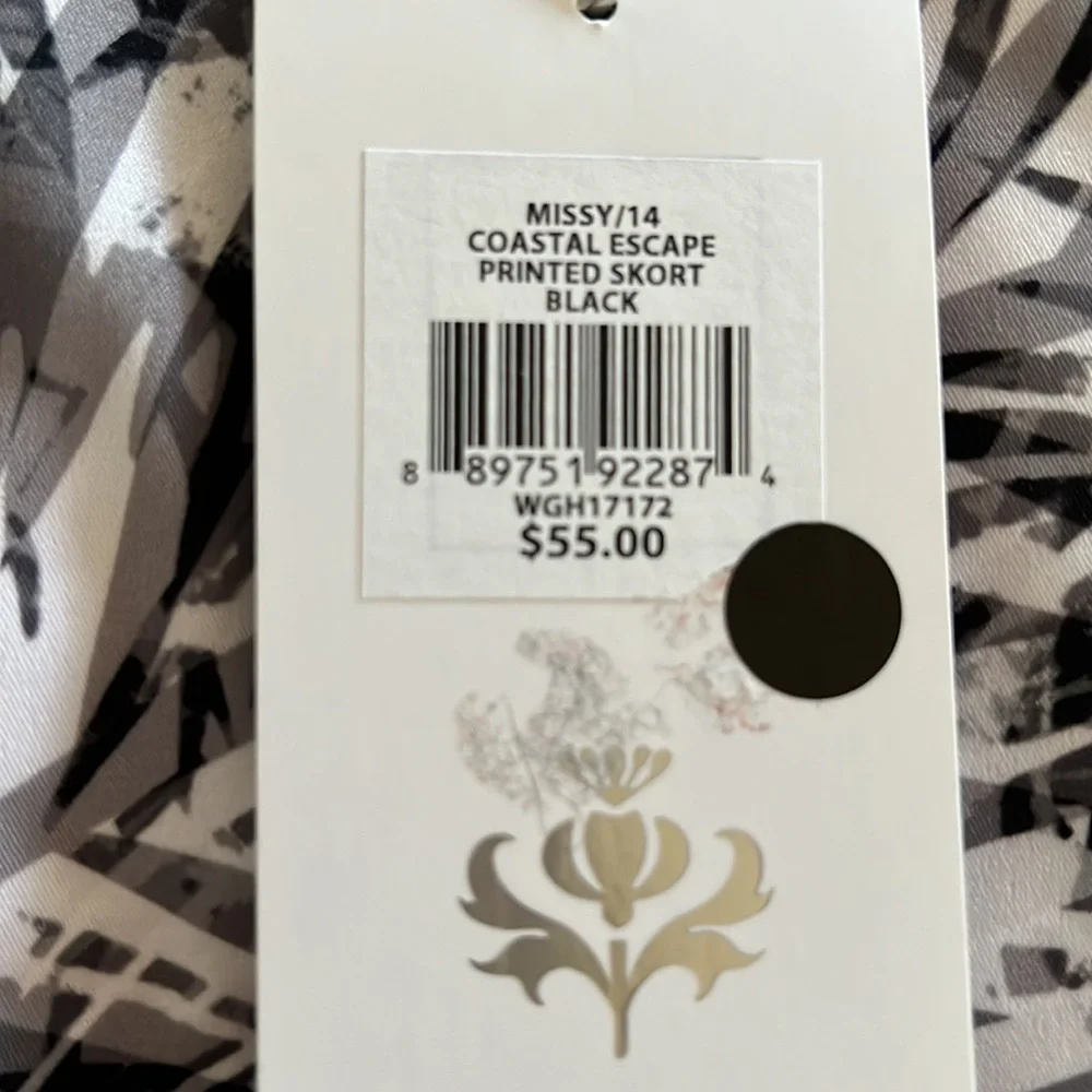 ONE BRAND NEW SKORT AND ONE PAIR OF SHORTS - Picture 4 of 9